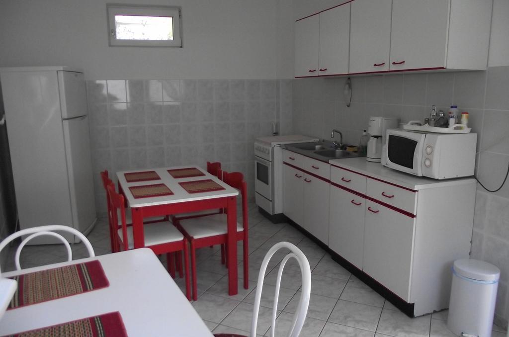Radek Vendeghaz Es Apartman Halaszi Bagian luar foto