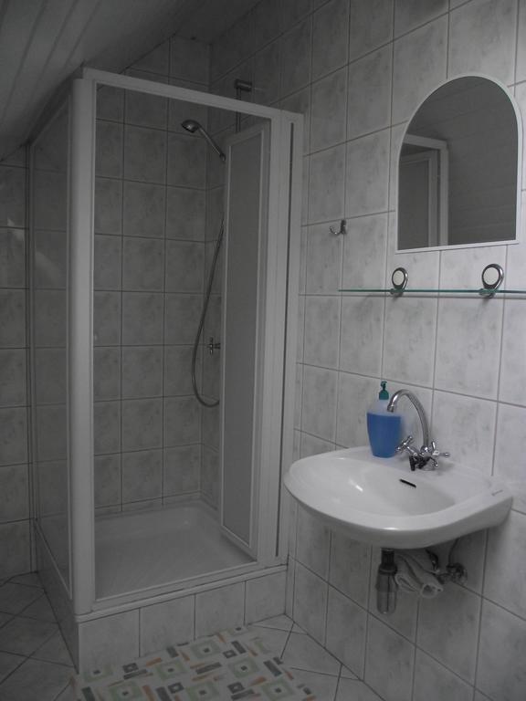 Radek Vendeghaz Es Apartman Halaszi Bagian luar foto